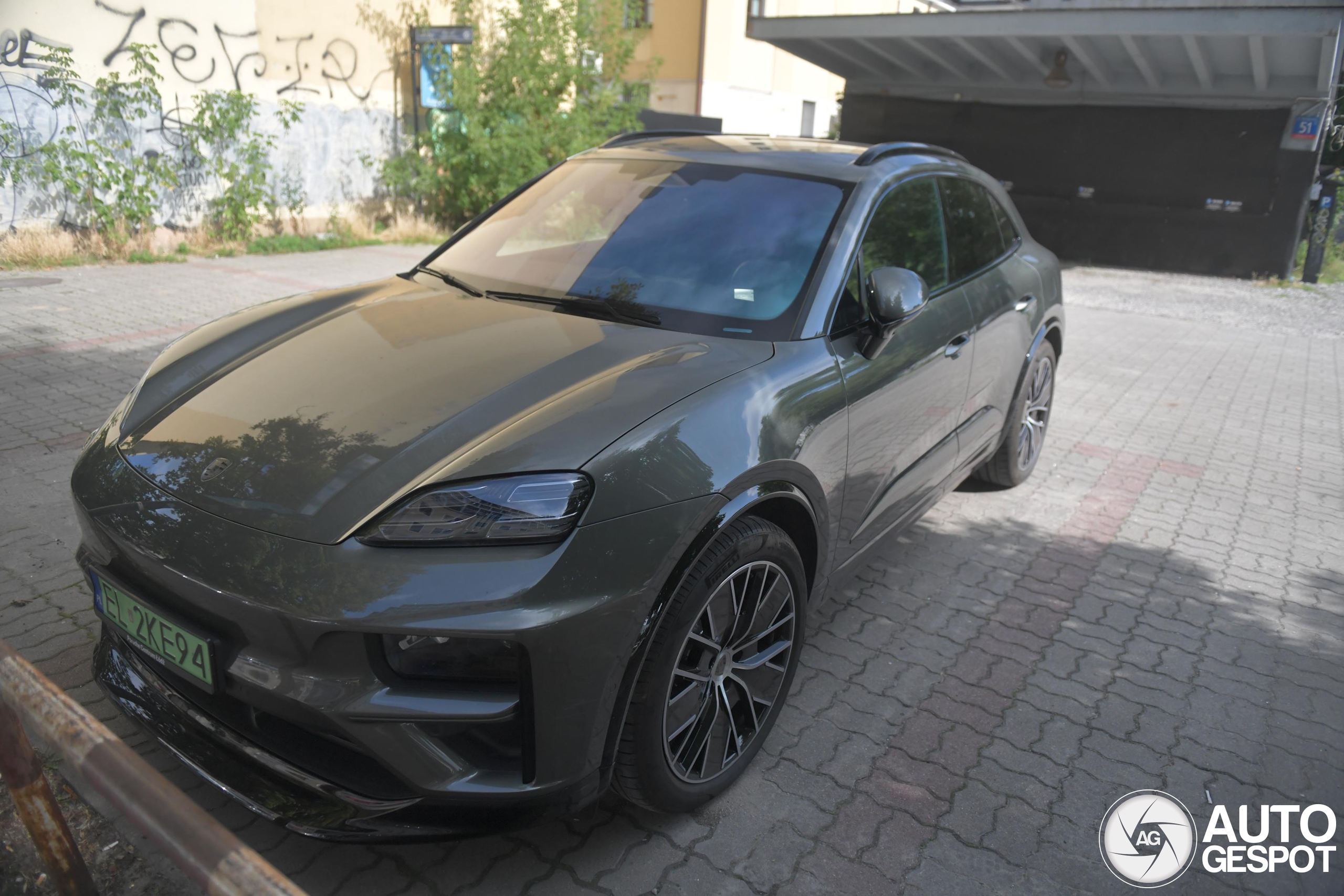 Porsche Macan EV Turbo