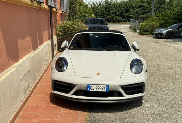 Porsche 992 Carrera 4 GTS Cabriolet