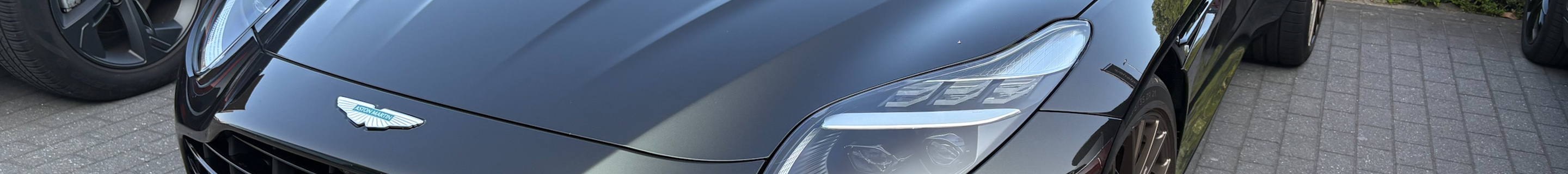 Aston Martin DB12 Volante