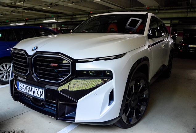 BMW XM G09 Label Red