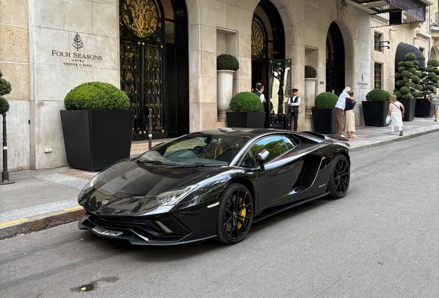 Lamborghini Aventador S LP740-4