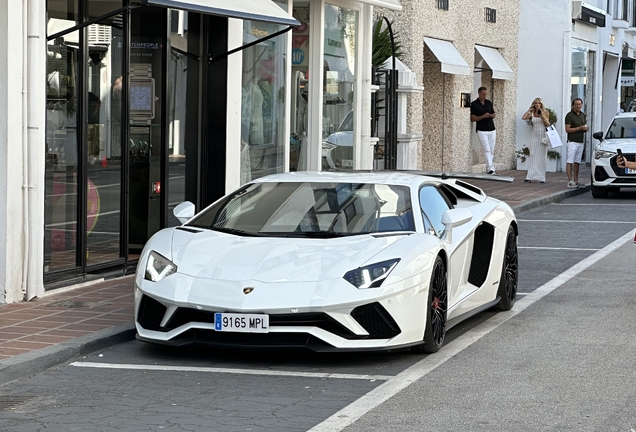 Lamborghini Aventador S LP740-4
