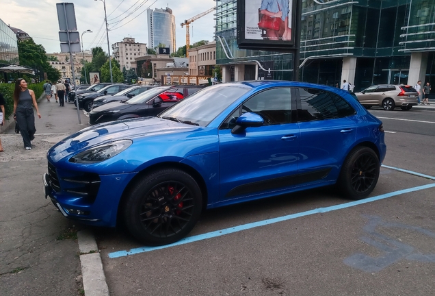 Porsche 95B Macan GTS
