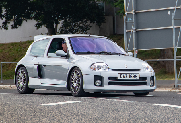 Renault Clio V6
