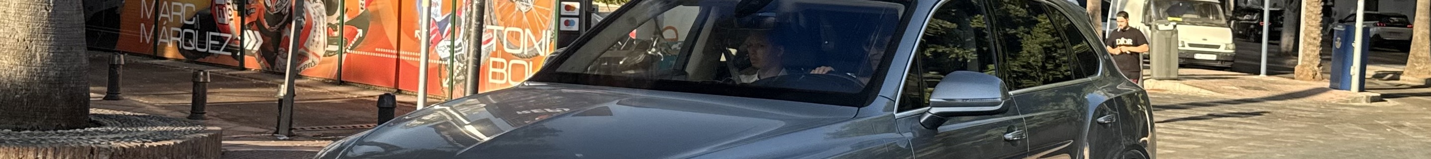 Bentley Bentayga V8 2021