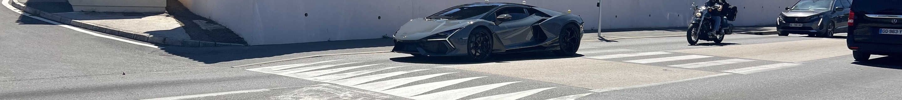 Lamborghini Revuelto