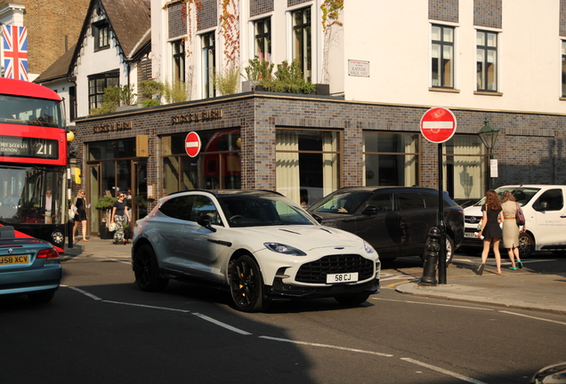 Aston Martin DBX707