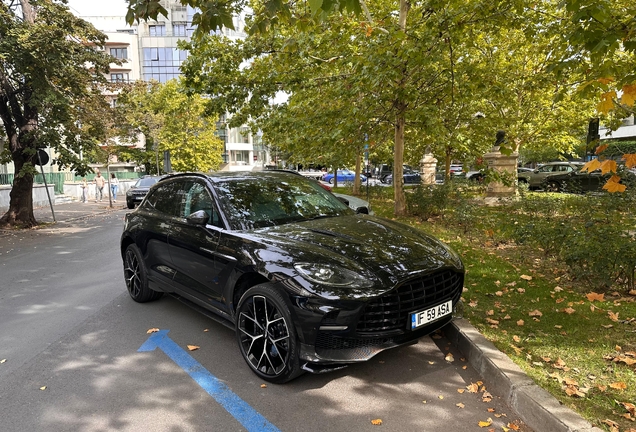 Aston Martin DBX707