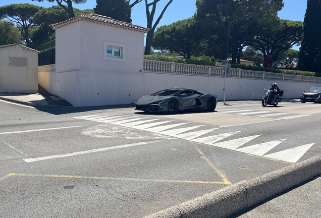 Lamborghini Revuelto