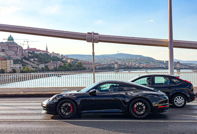 Porsche 992 Carrera 4 GTS