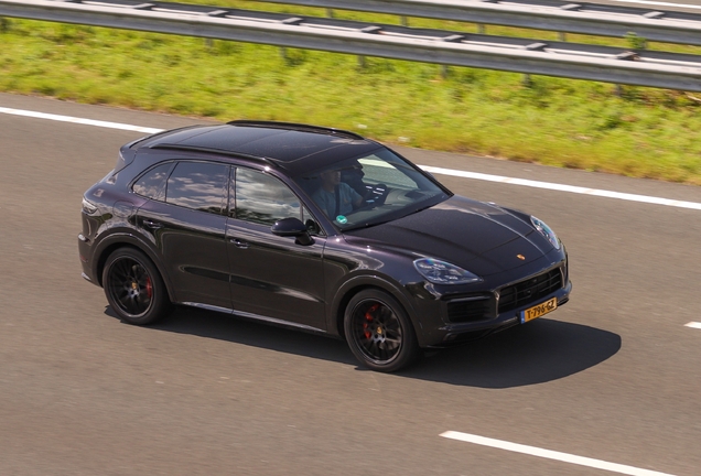 Porsche 9YA Cayenne GTS