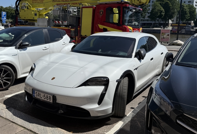 Porsche Taycan Turbo S Cross Turismo