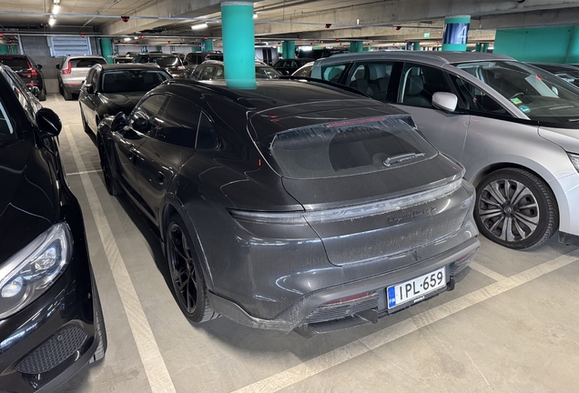 Porsche Taycan Turbo S Cross Turismo