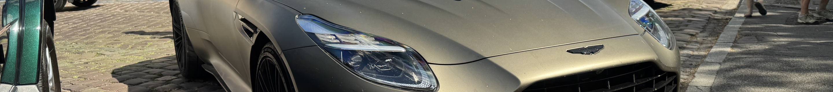 Aston Martin DB12 Volante