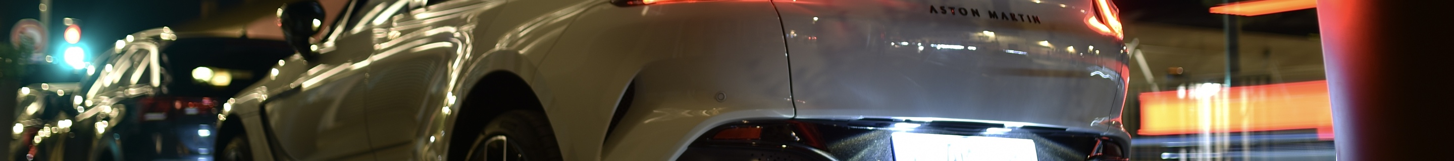 Aston Martin DBX707