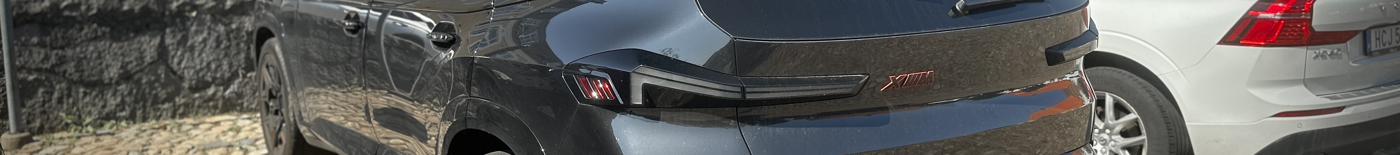 BMW XM G09 Label Red