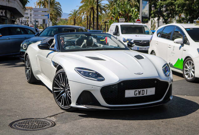 Aston Martin DBS Superleggera Volante