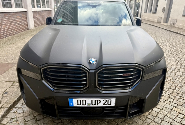 BMW XM G09 Label Red