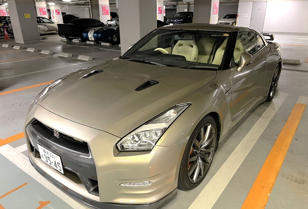 Nissan GT-R 45th Anniversary Gold Edition