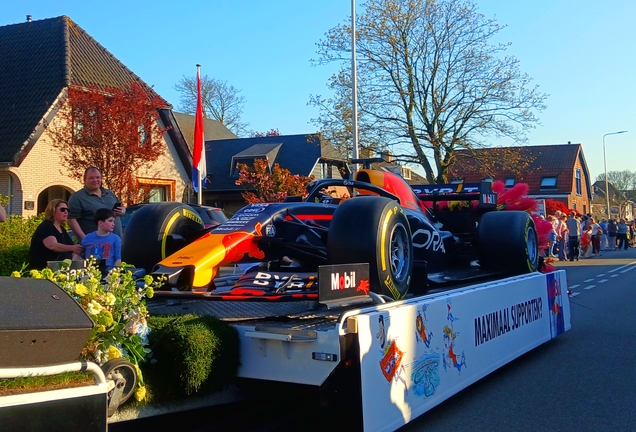 Red Bull Racing RB13