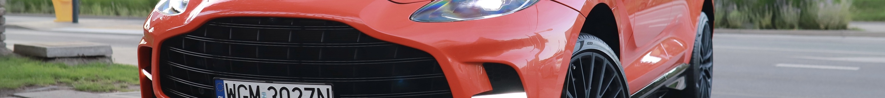 Aston Martin DBX707