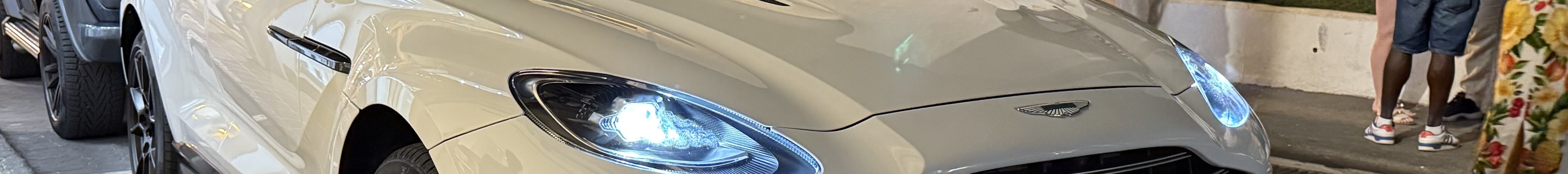 Aston Martin DBX707