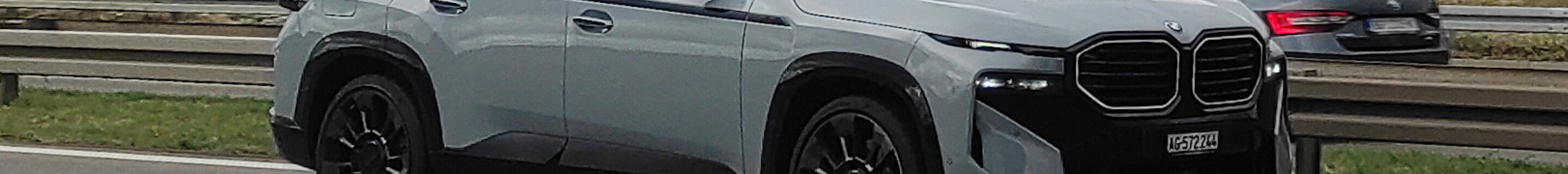 BMW XM G09 Label Red