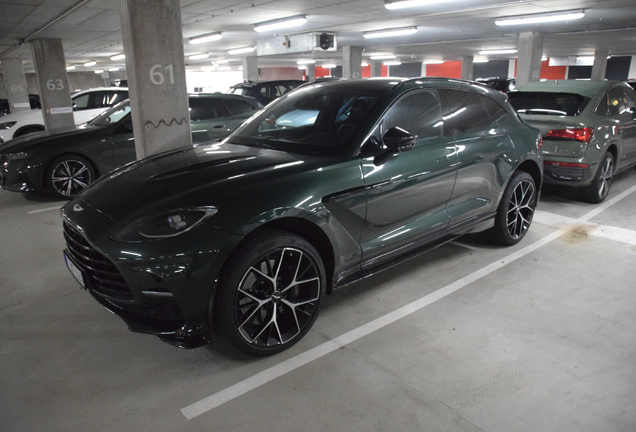 Aston Martin DBX707