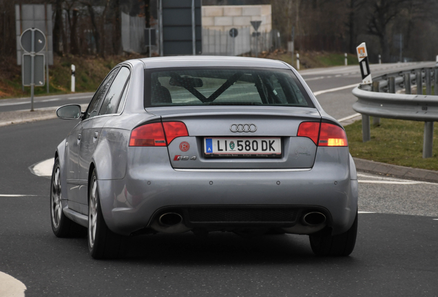 Audi RS4 Sedan