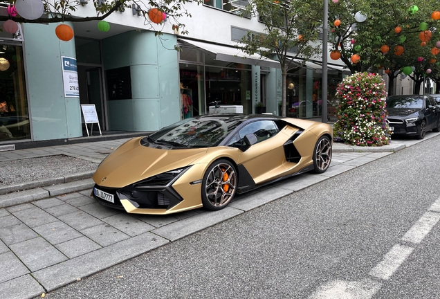 Lamborghini Revuelto