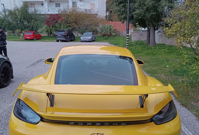 Porsche 718 Cayman GT4