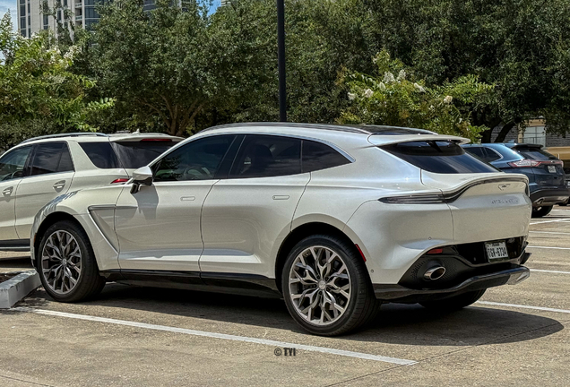 Aston Martin DBX