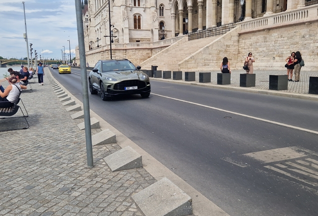 Aston Martin DBX707