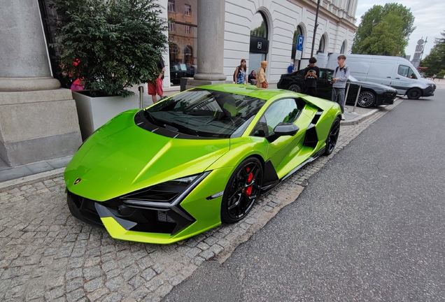 Lamborghini Revuelto