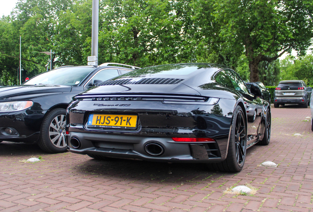 Porsche 992 Carrera 4 GTS