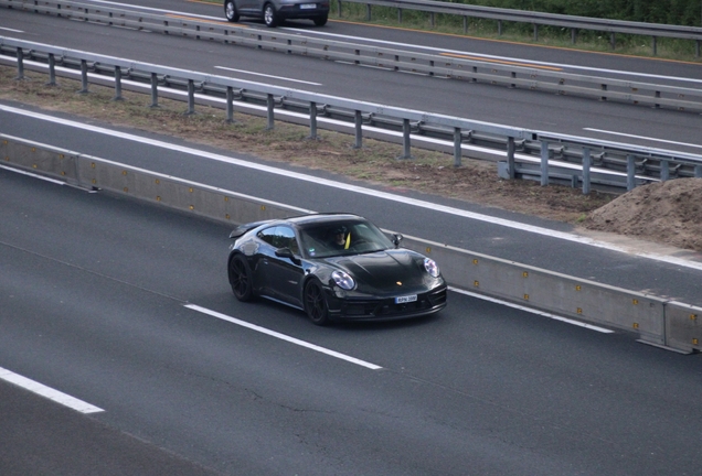 Porsche 992 Carrera 4 GTS