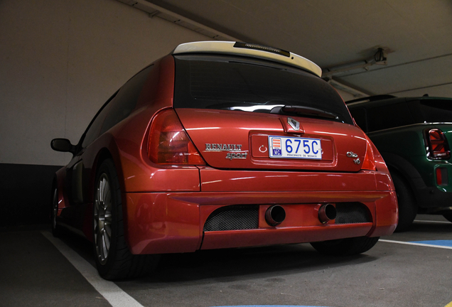 Renault Clio V6