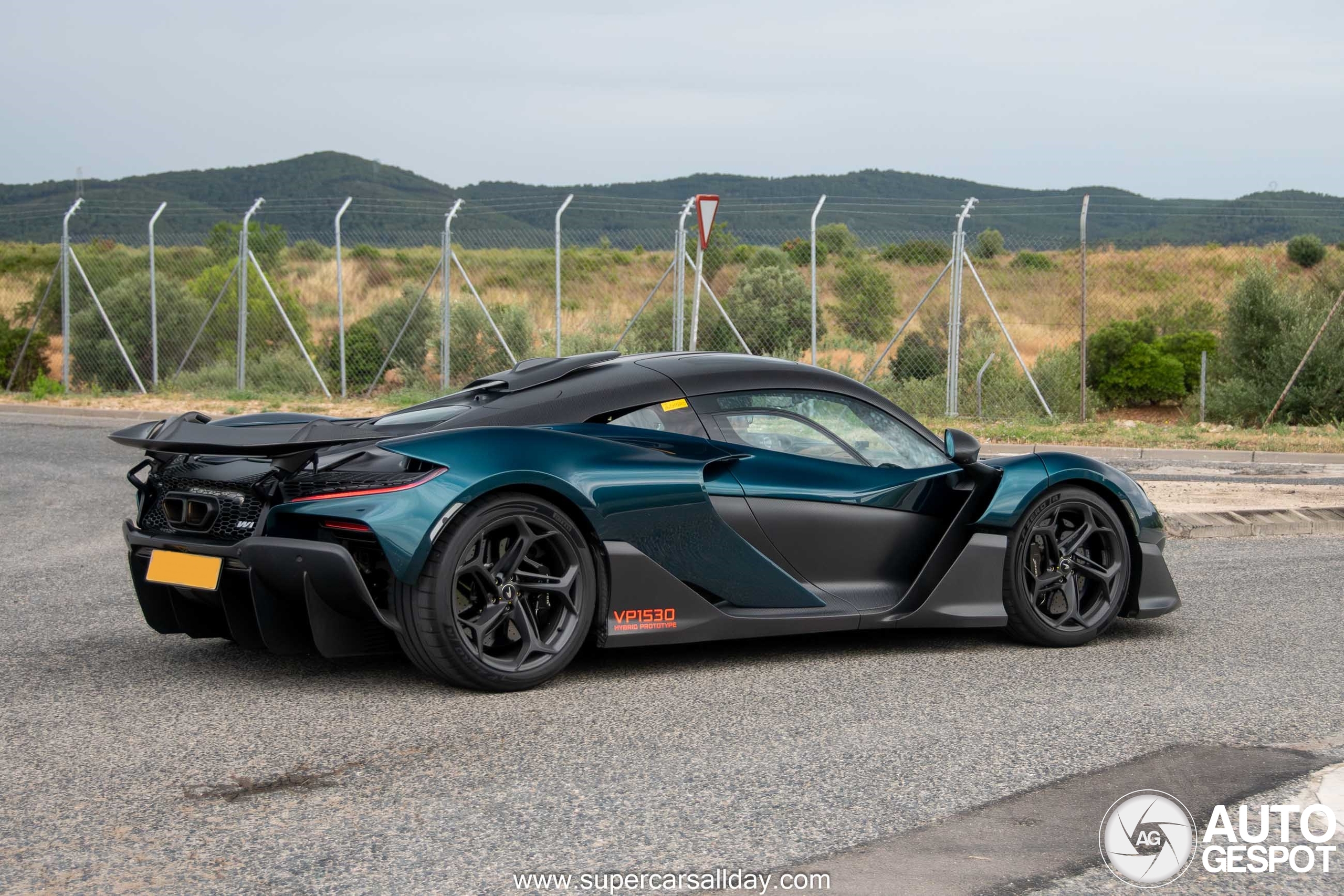Aanschouw de McLaren W1 in volle glorie