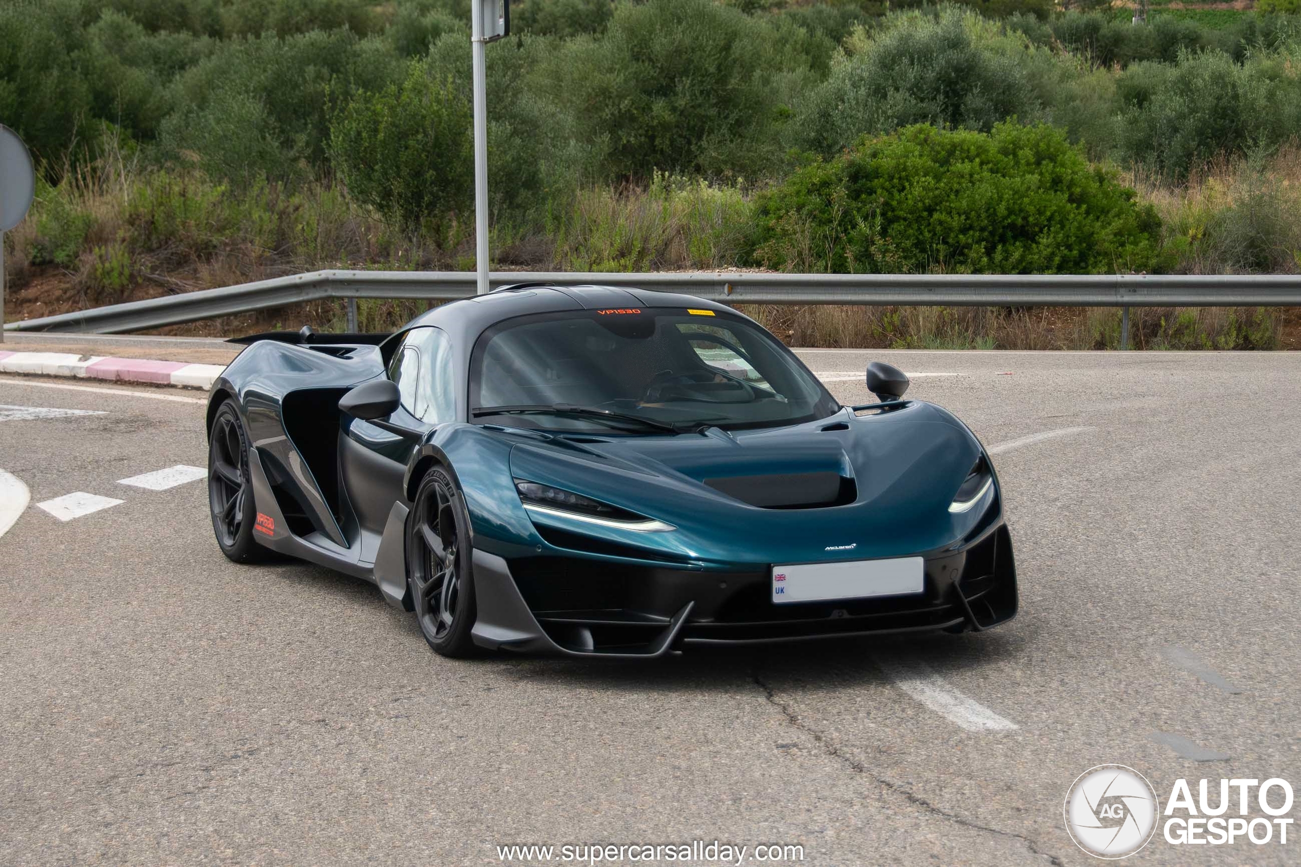 Aanschouw de McLaren W1 in volle glorie