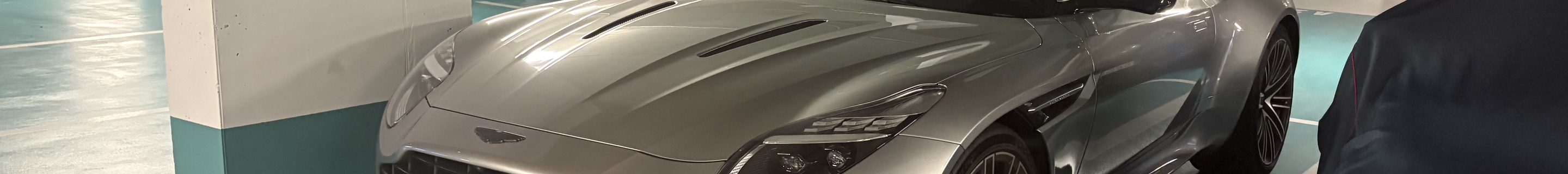 Aston Martin DB12 Volante