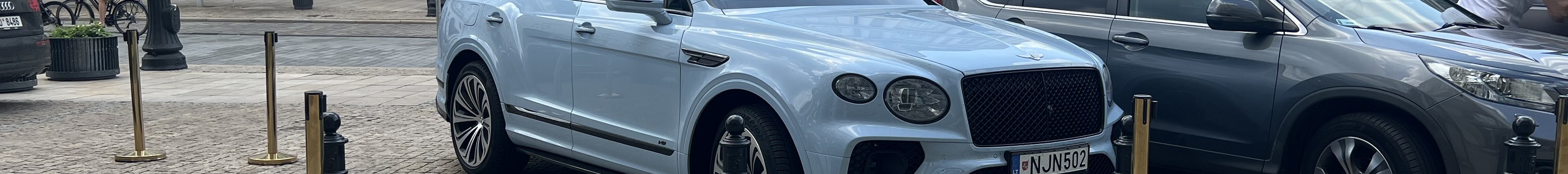 Bentley Bentayga V8 2021