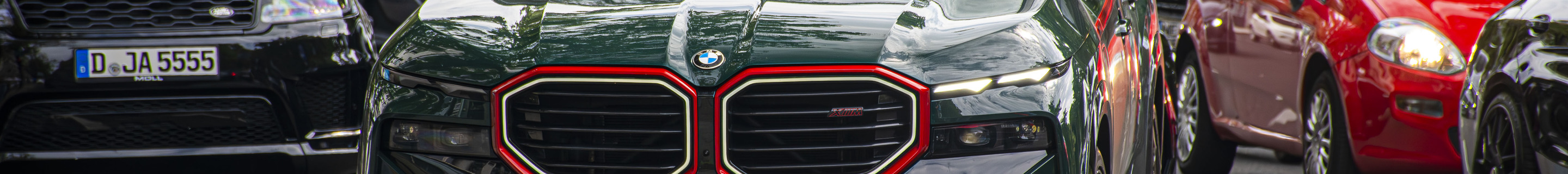 BMW XM G09 Label Red