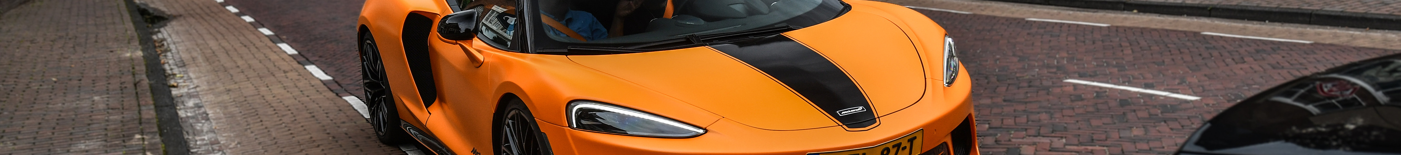 McLaren GT