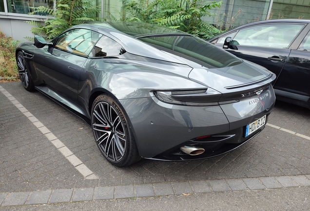 Aston Martin DB12