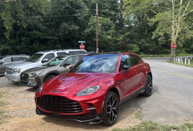 Aston Martin DBX707