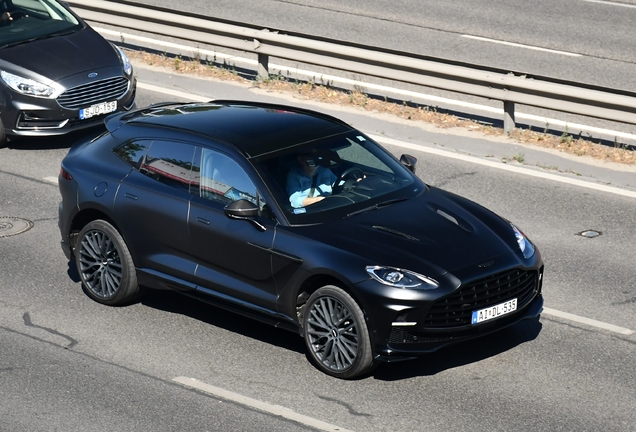 Aston Martin DBX707
