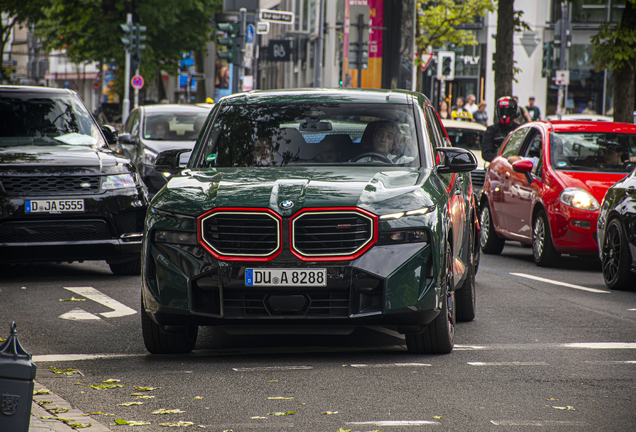 BMW XM G09 Label Red