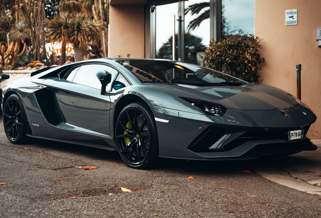 Lamborghini Aventador S LP740-4