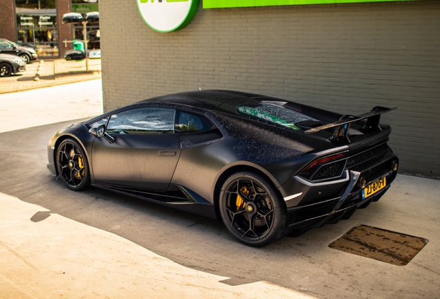 Lamborghini Huracán LP640-4 Performante