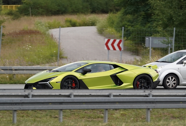Lamborghini Revuelto